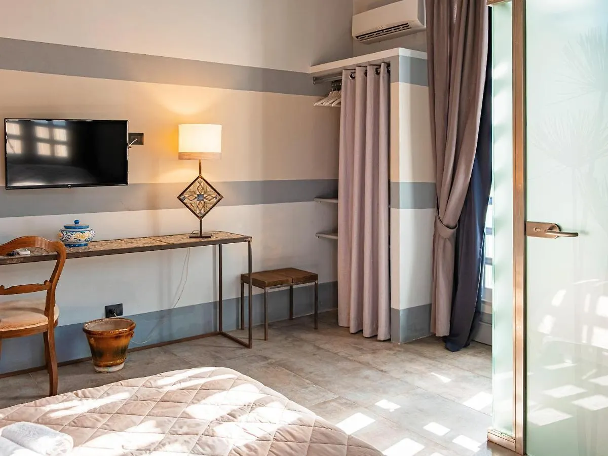 Design 4 Rooms Syracuse 3*,